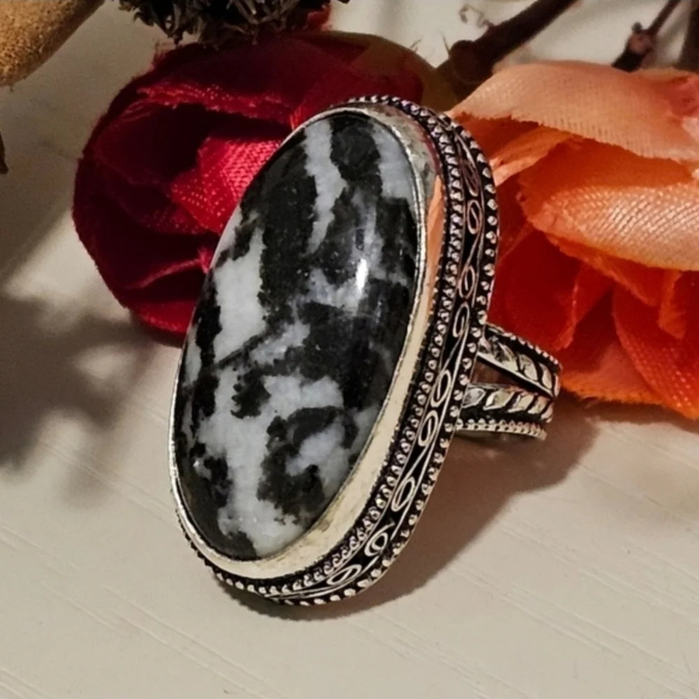 White Buffalo Turquoise Ring represents innocence, purity, strength - Picture 3 of 6